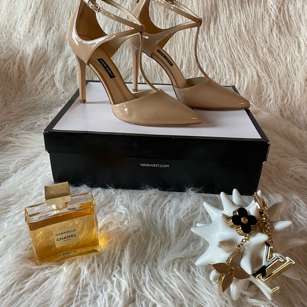 NWT Nine West Teresa T-Strap Pumps - Size 9M - Light Natural - Picture 2 of 4